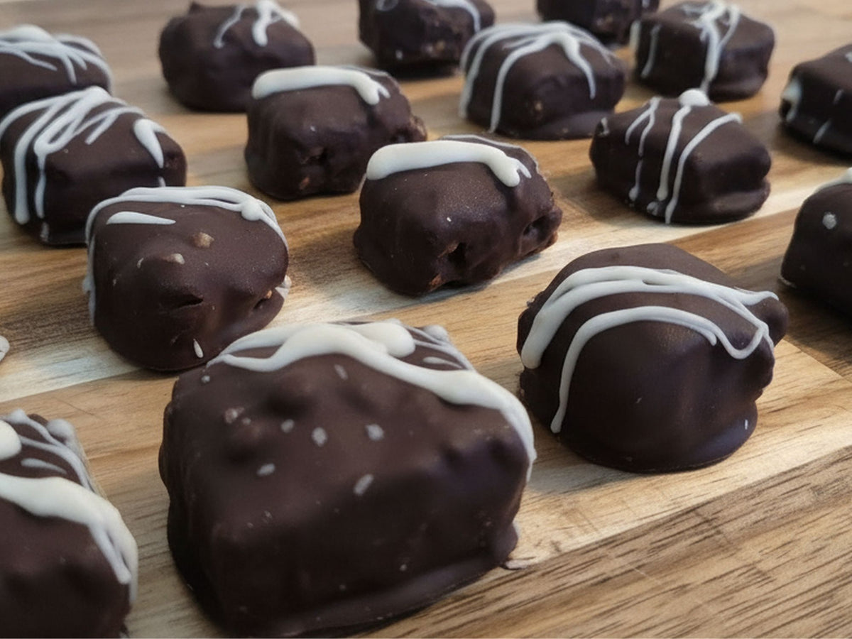 Vegan Snickers Mini Bites – Medjool Date Candy Bite Treats