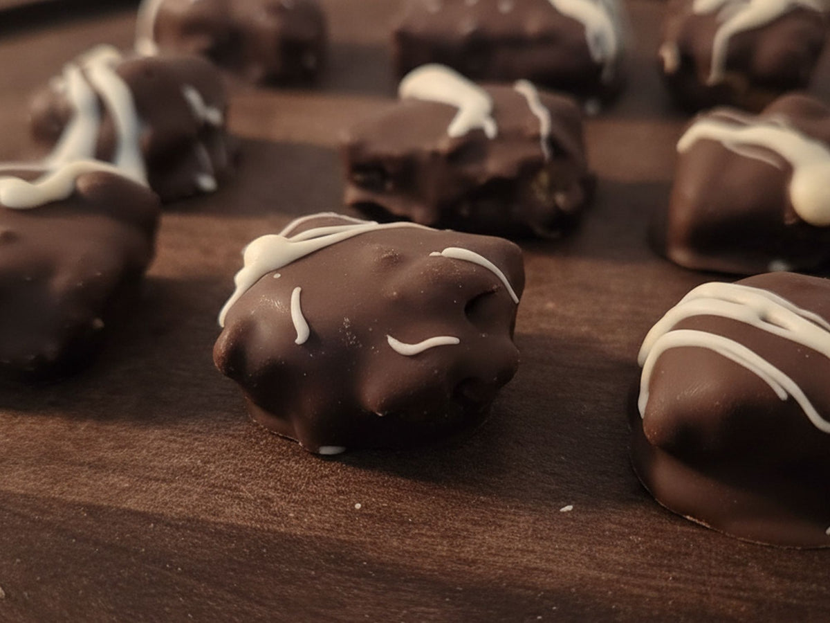 Vegan Snickers Mini Bites – Medjool Date Candy Bite Treats