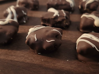 Vegan Snickers Mini Bites – Medjool Date Candy Bite Treats